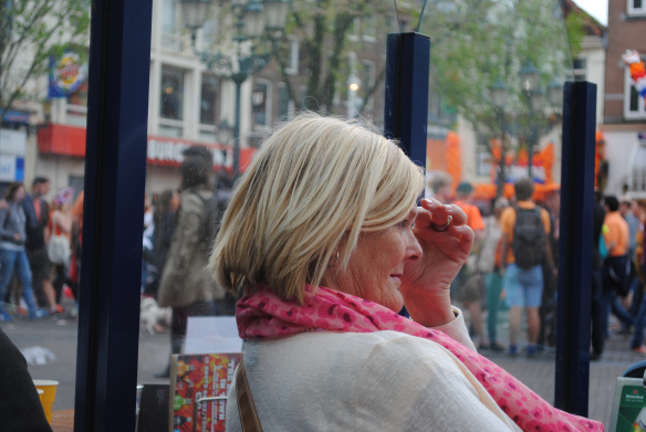 Take this woman for example. She sat right beside me, yet she seems unaware of my status. Orange attire was a necessity!